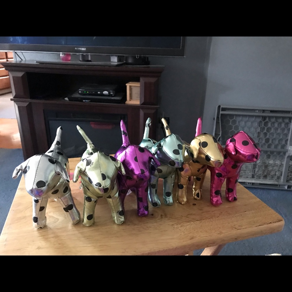 Victoria’s Secret pink dogs